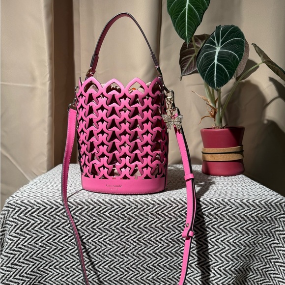 Kate Spade “Spade Flower” Cutout Dorie Bucket Bag - Pink - 2019 - NWOT - Picture 7 of 16